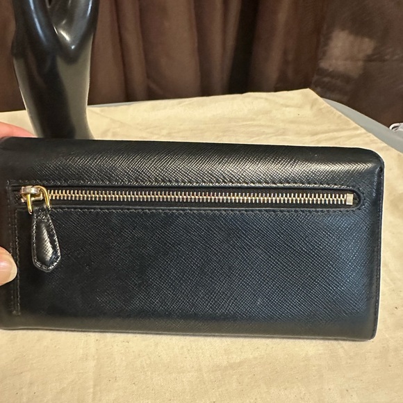 Prada wallet 7.5 x 3.5 black in excellent condition. Absolutely beautiful. - Picture 5 of 9